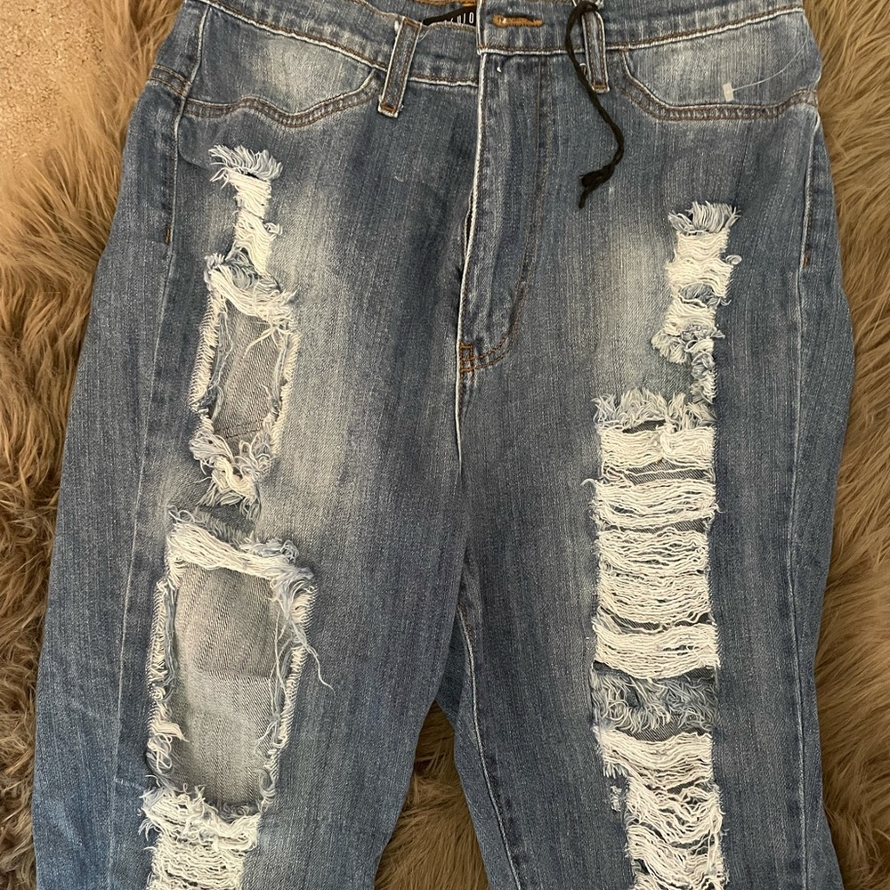 FN Knee Length Ripped Shorts!! ☀️